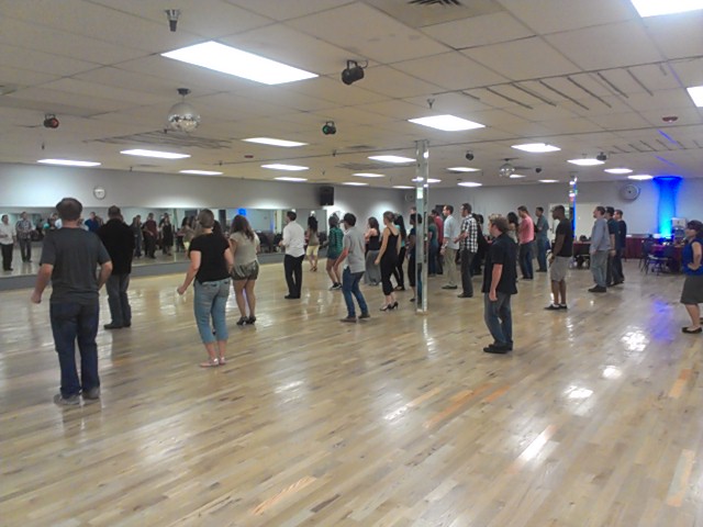 paragon salsa group class